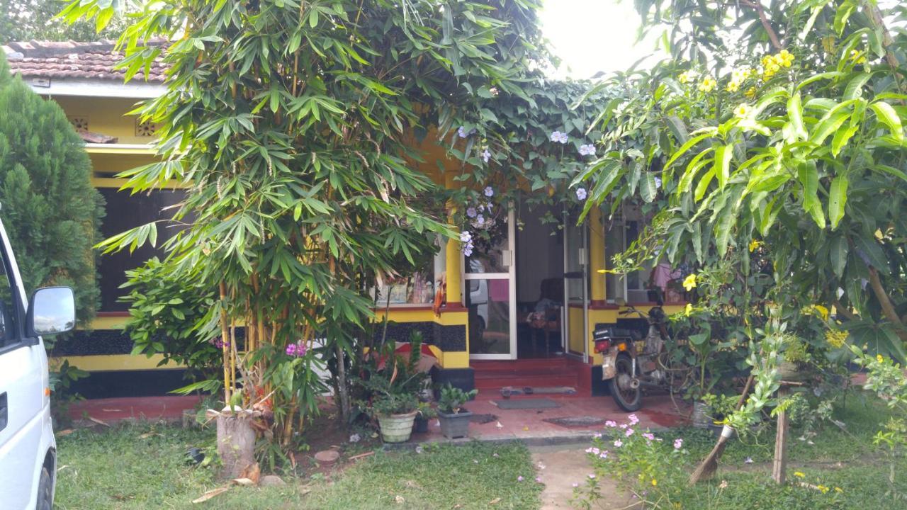 Ananda Home Stay And Restaurant Тангалле Екстер'єр фото
